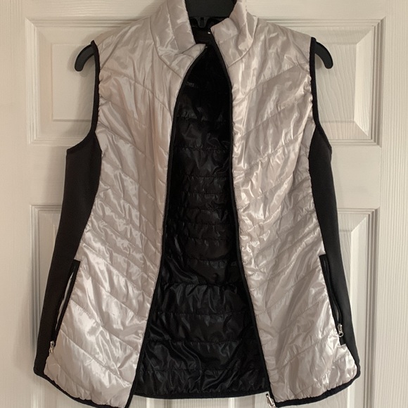 Reversible workout vest - Picture 3 of 3